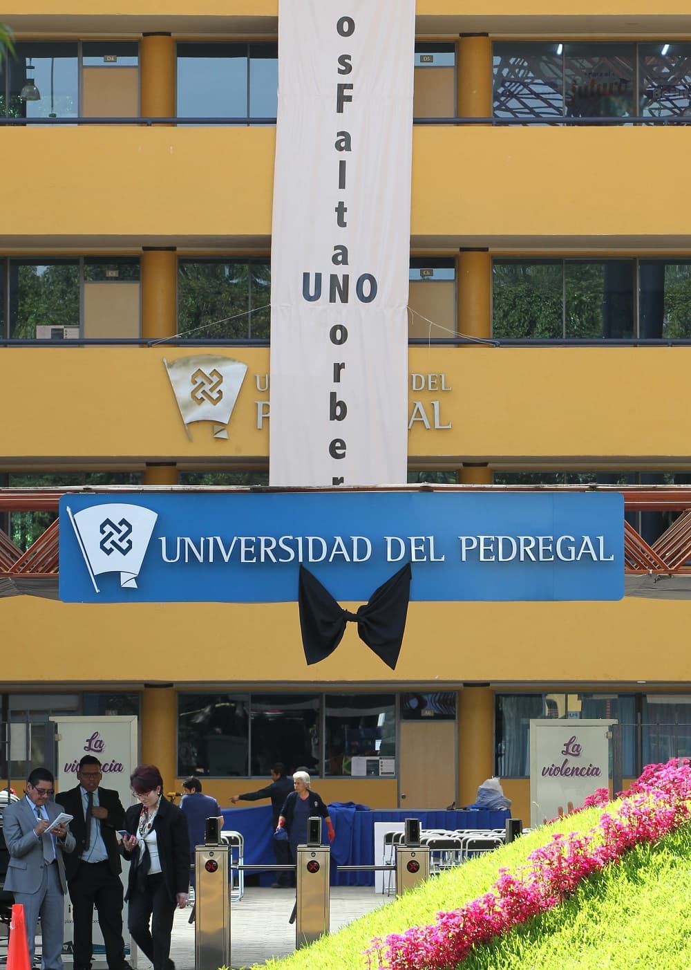 <b>¿Cuándo fue asesinado? </b>La titular de la Procuraduría General de Justicia de la Ciudad de México (PGJCDMX), Ernestina Godoy, explicó que el cuerpo del estudiante se encontraba en un avanzado estado de "descomposición" por lo que creen que Ronquillopodría haber sido asesinado la misma noche de su secuestro. Por la mañana, el presidente López Obrador lamentó el hecho y dijo "nos duele" además de que para el Gobierno federal es "una asignatura pendiente garantizar la seguridad" y por ello están "ocupados y preocupados".