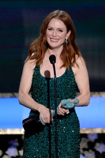 Julianne Moore al recibir Mejor Actriz por 'Still Alice'.