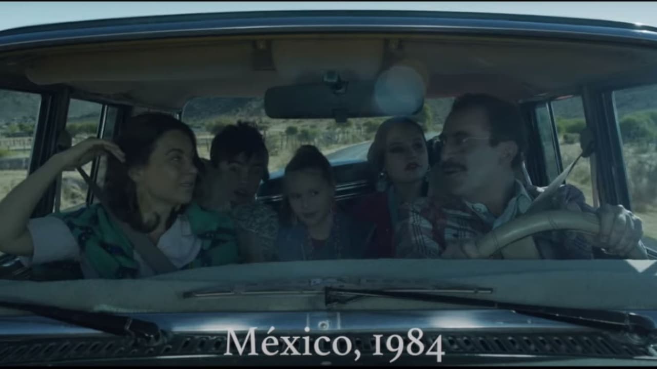 La película cuenta la historia de una familia agnóstica que llega a una casa embrujada.