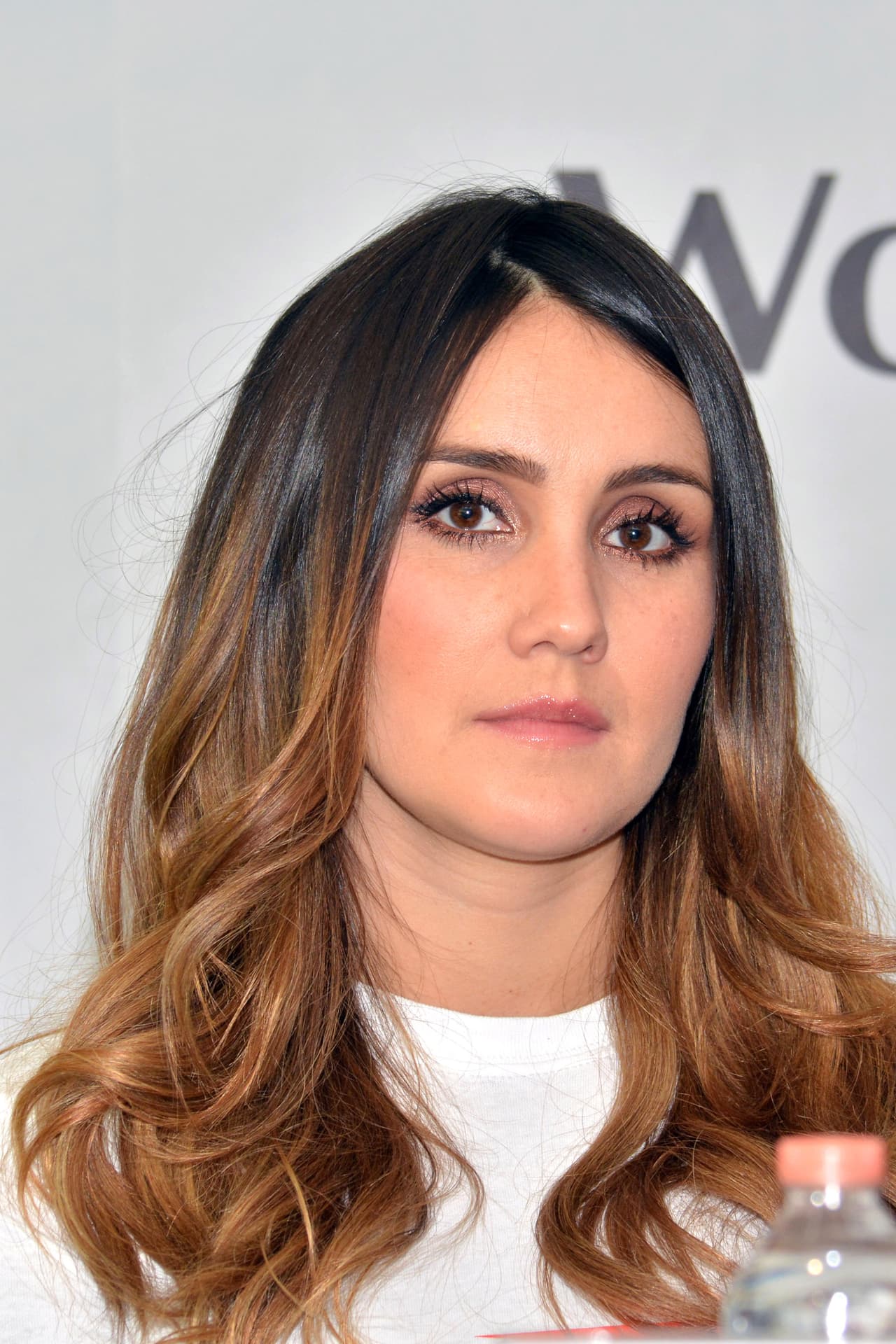 Otra que vive algo similar es la ex integrante de RBD, Dulce María, quien habría fallecido en 2007, por culpa de una bacteria que se introdujo en su cuerpo, luego de comer alimentos en estado de descomposición.