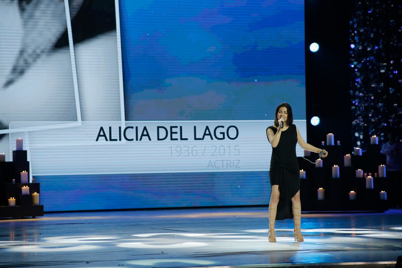 Lo cierto, es que Maite lucía muy bella enfundada en un vestido negro.