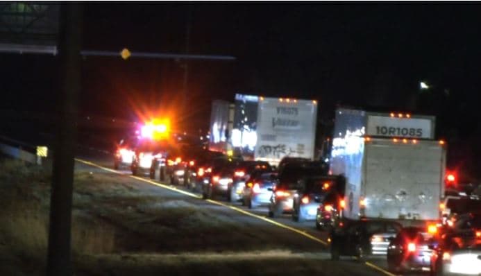 Investigación por tiroteo cierra carretera I-95 al noreste de Filadelfia