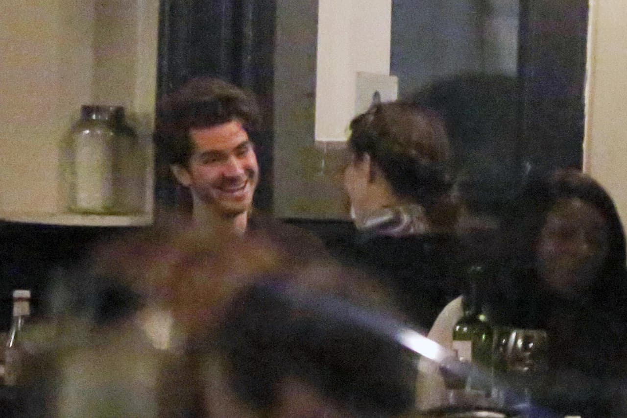 Andrew y su 'date' pasaron una hora muy entretenida.