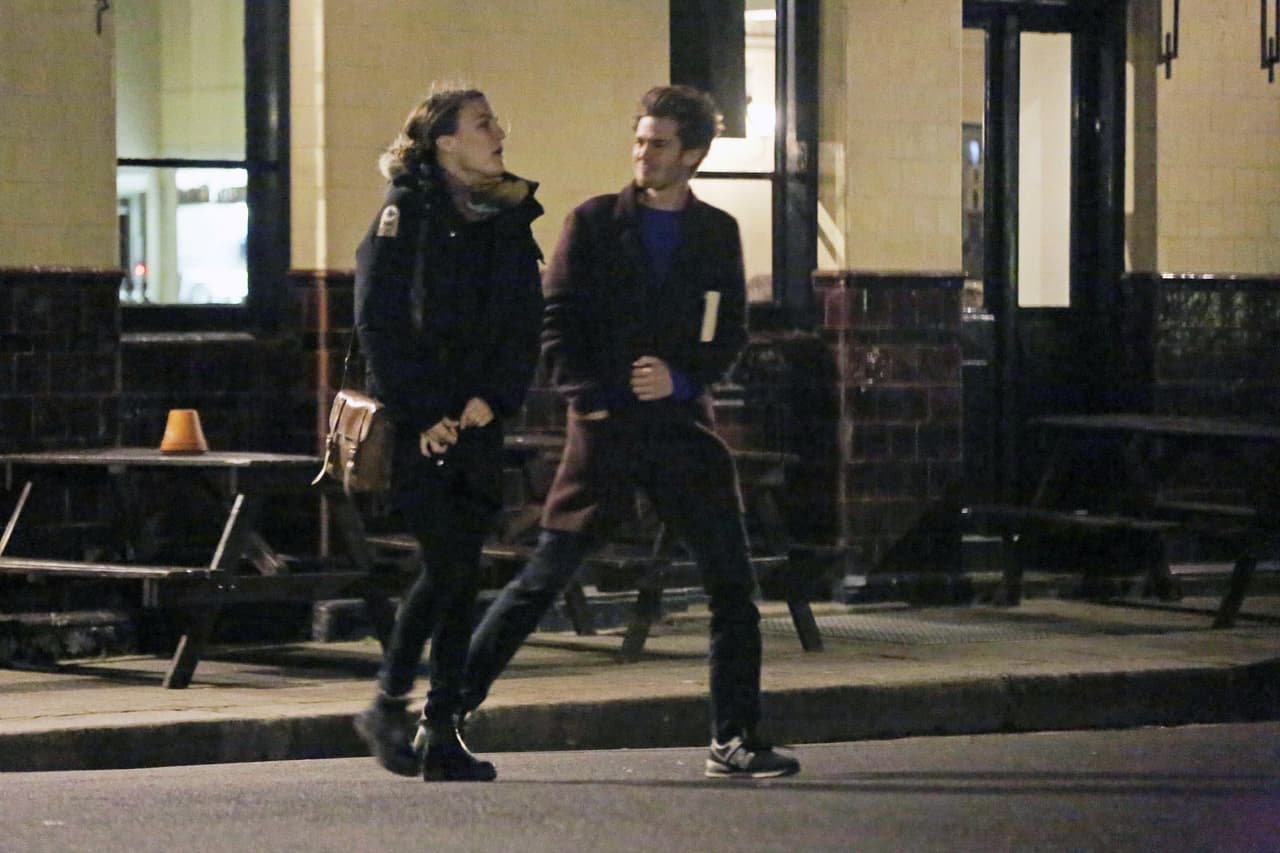 Garfield ya tiene con quién olvidar a Emma...