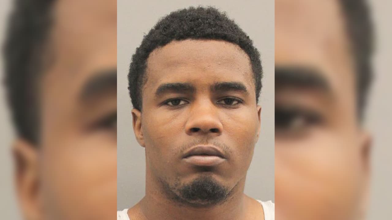 Autoridades de Houston buscan a un hombre acusado de quemar intencionalmente a un niño