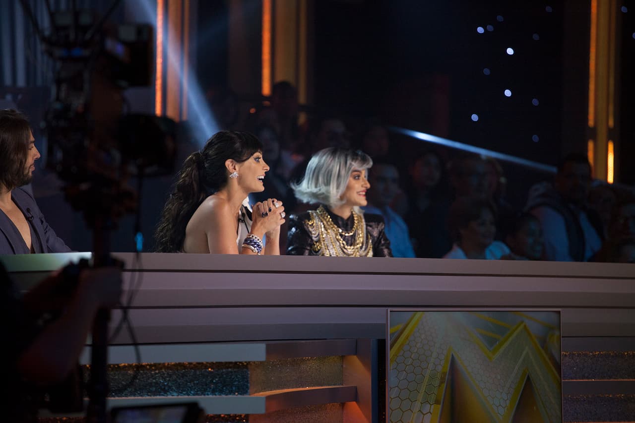 La también 
<b><a href="https://www.univision.com/shows/mira-quien-baila/dayanara-torres-para-en-seco-a-quien-sembro-dudas-sobre-el-tamano-de-su-trasero-fotos">jueza Dayanara Torres</a></b> solo le señaló que todavía tenía algunos detalles para mejorar, aunque le encantó la presentación. Lo mismo le dijo el bailaor Joaquín Cortés, a quien le pareció que la ejecución estuvo "bastante bien".