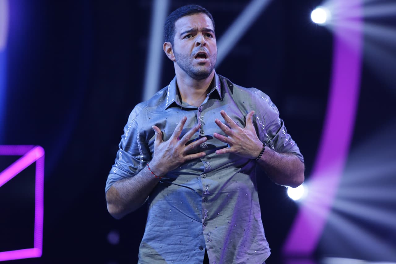 El actor y cantante Pablo Montero pudo salir a defender su lugar en la competencia con un merengue.