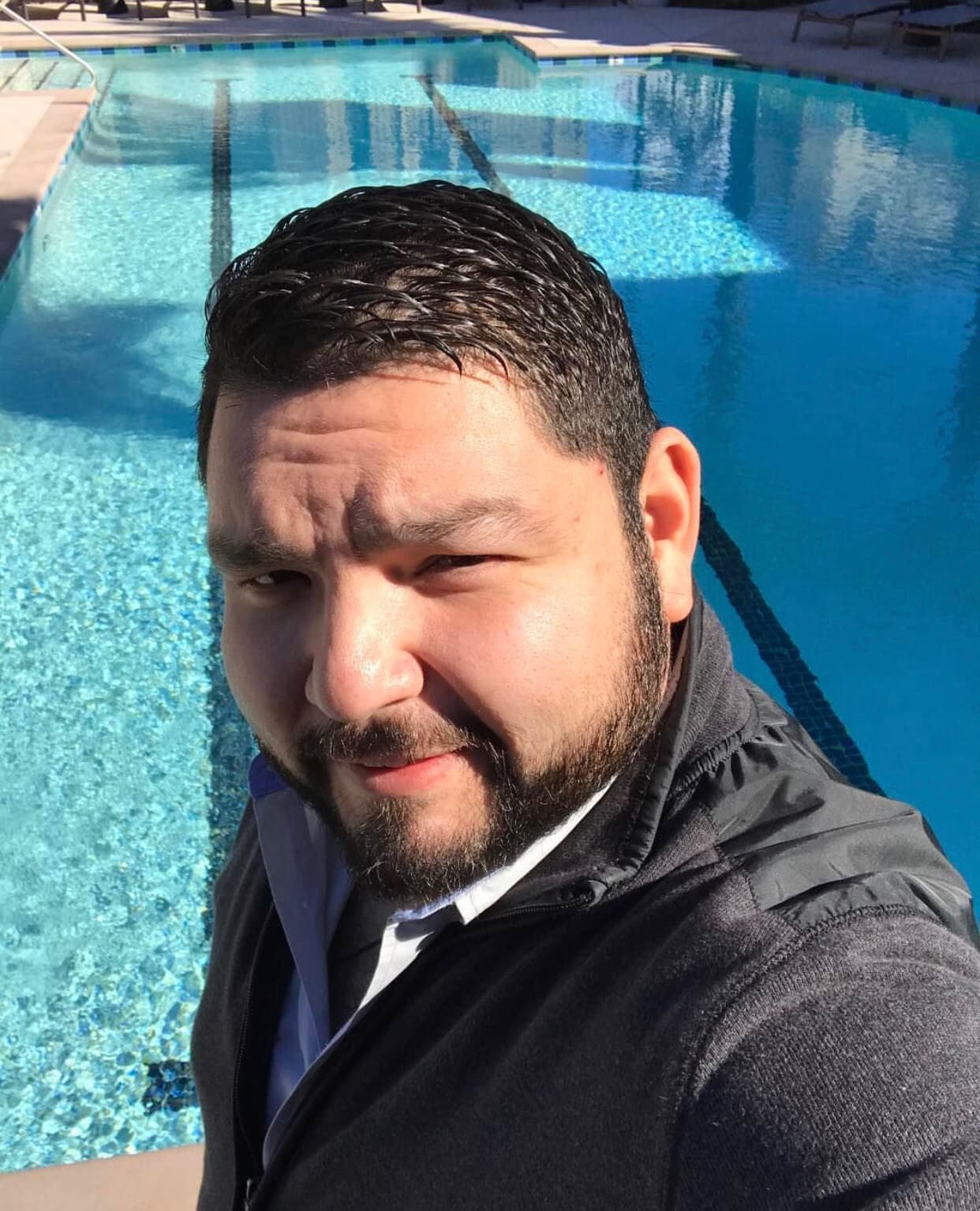 En un día de alberca no puede faltar la selfie.