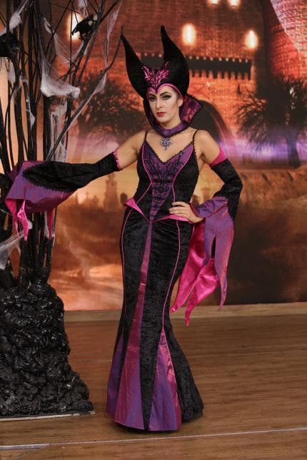 La temática de 2016 fue de personajes de fantasía y Maity Interiano tomó el papel de 'Maléfica'.