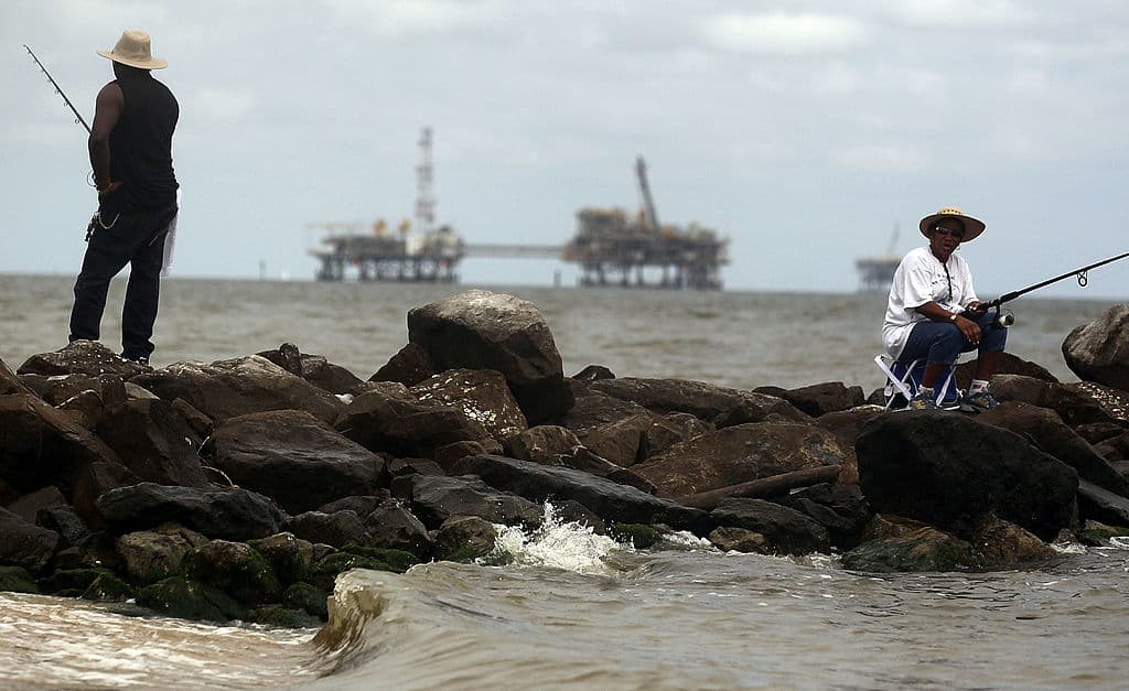 Trump impulsa perforación petrolera en el Golfo; Florida responde con fuerte oposición