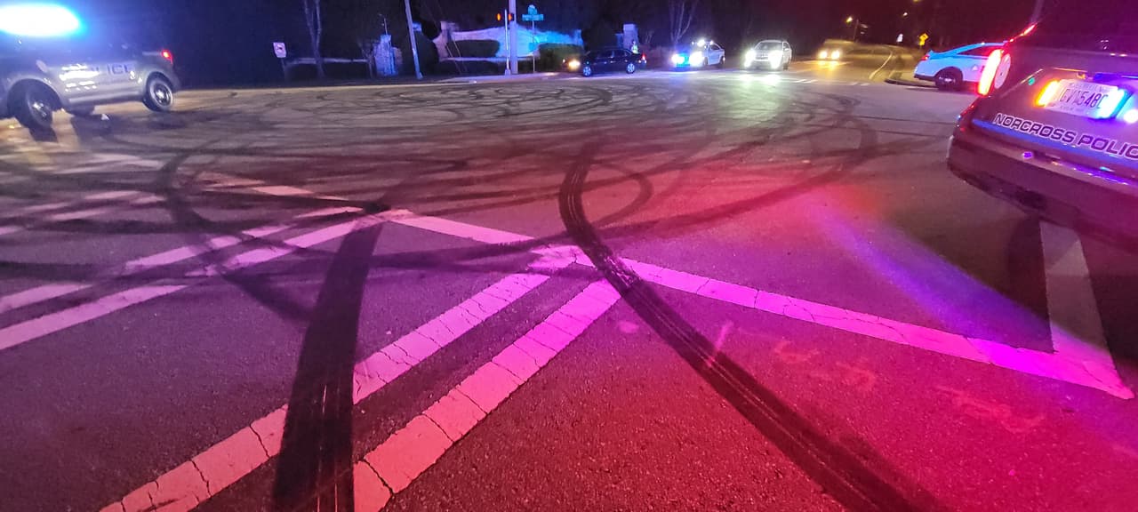 “Estas actividades peligrosas e imprudentes no serán toleradas. Estamos comprometidos a mantener las calles del condado de Gwinnett seguras para todos los residentes y visitantes”, indicó la Policía del condado.