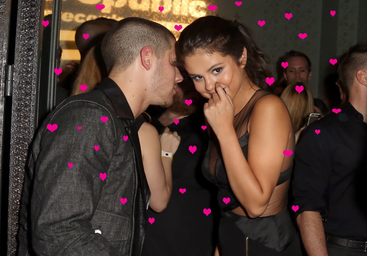 ¿Dónde hubo fuego, cenizas quedan? Después de los premios MTV VMA se habló de muchas personas, entre ellos Selena Gomez y Nick Jonas, pues se dice que los vieron muy, pero muy coquetos en toda la noche.