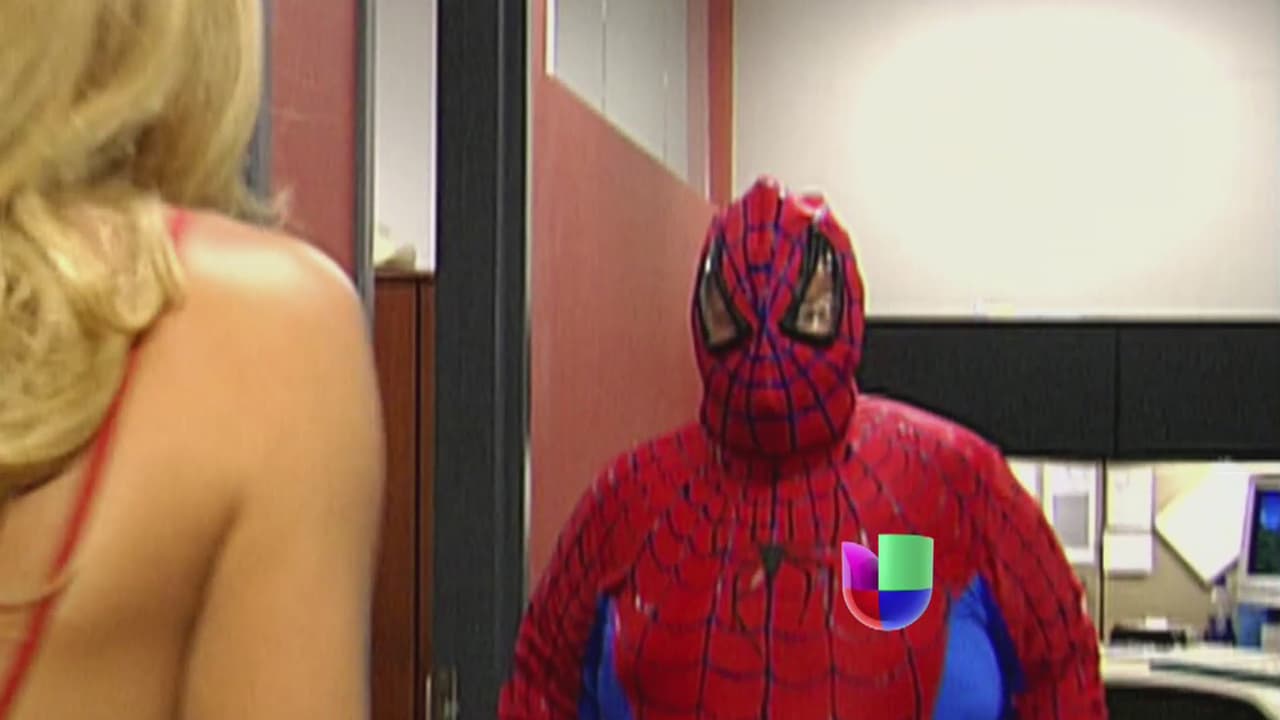 No podía faltar Spiderman, aunque Carlitos Calderón lo presentó como 'Spiderfat', ¿te acuerdas de este gracioso video?