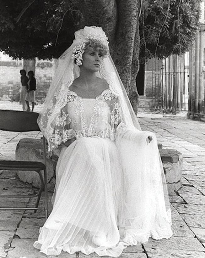 La argentina usó el mismo vestido de bodas que en el melodrama ‘Bodas de odio’ (1983), un regalo del productor Ernesto Alonso.