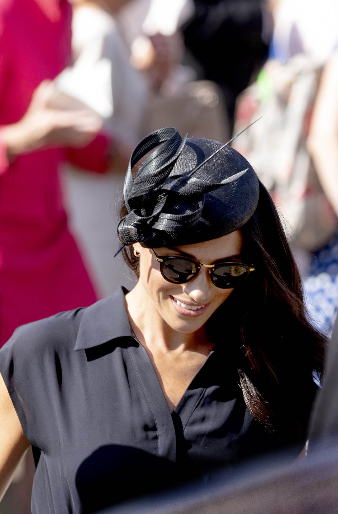 De todo su atavío, sus 
<b>lentes de sol</b> fueron los que más capturaron su atención porque, aunque parecen discretos, son una pieza elaborada con 
<b>oro de entre 18 y 22 quilates</b>.