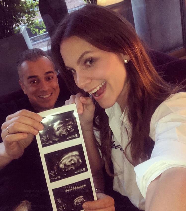 La noticia la dio a través de su cuenta de Instagram: "Y sí, la vida te da regalos maravillosos y no hay nada mejor que compartirlos con todos ustedes. Es un niño y lo supimos gracias al doctor Daniel Afanador y lo último de la tecnología, con apenas una muestra de sangre, gracias Neobona, gracias 'doc' Afanador, eres el mejor". 
<br>