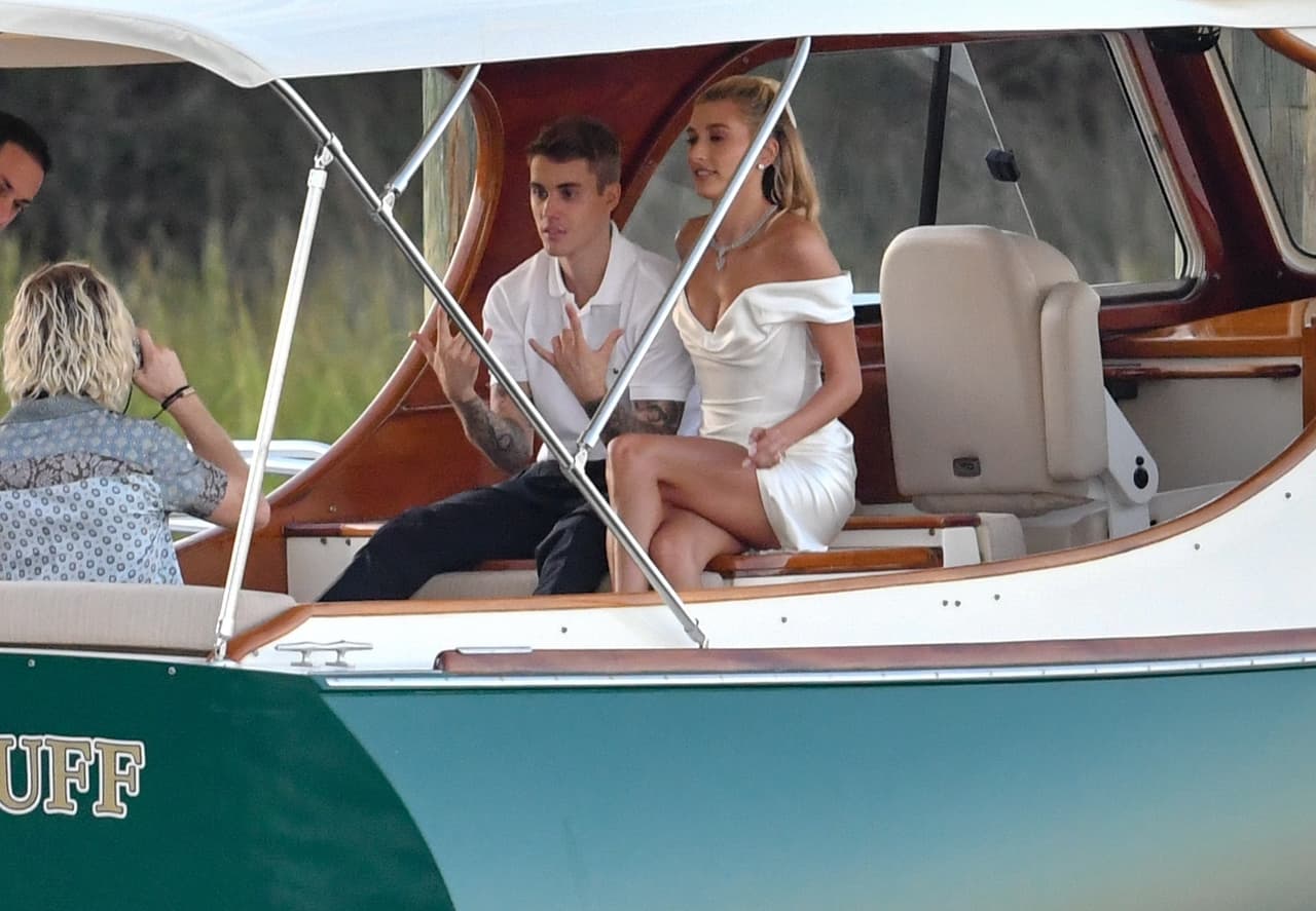 Justin Bieber y Hailey Baldwin sorprendieron a todos al unirse en matrimonio civil en septiembre de 2018 en un juzgado en Nueva York, en una ceremonia secreta.