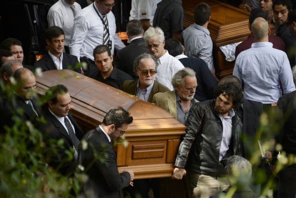 El féretro fue conducido hasta el panteón por sus hermanos y el actor Manuel "Coko" Sosa.