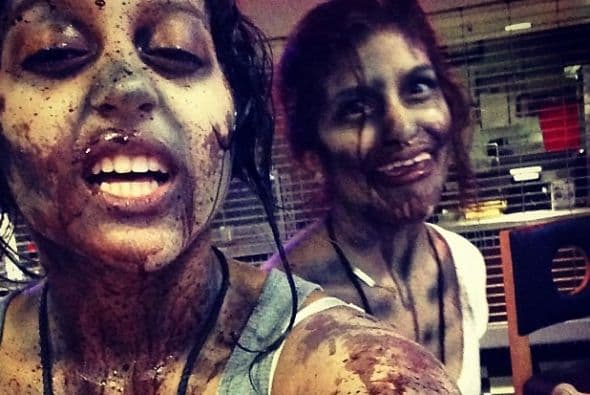 La zombi mania llenó de terror el Phillips Arena. (Imagen de Twitter)