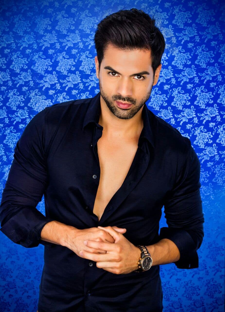 A los 19 años decide regresar a Estados Unidos para buscar el sueño americano.
<br>