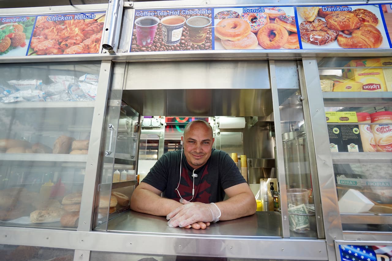 Sahaban Sahata: "Algunos (policías) deberían ser más amables con la gente y tomar clases para tratar a la comunidad".