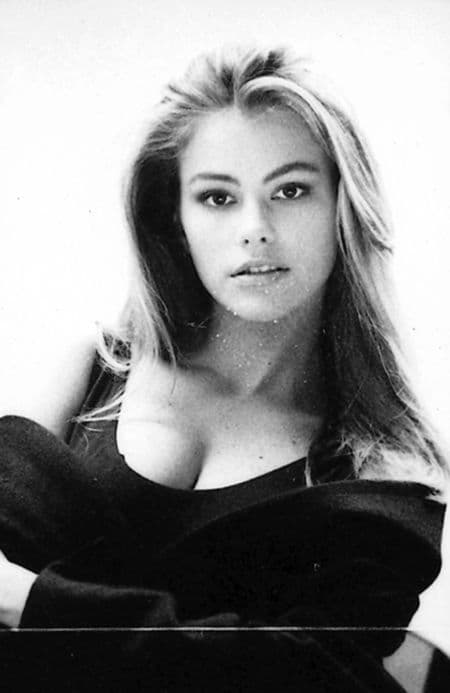 Pronto, Sofía comenzó a llamar más y más la atención en fotografías y comerciales, hasta que le llegó la oportunidad de contratarse con una agencia internacional.