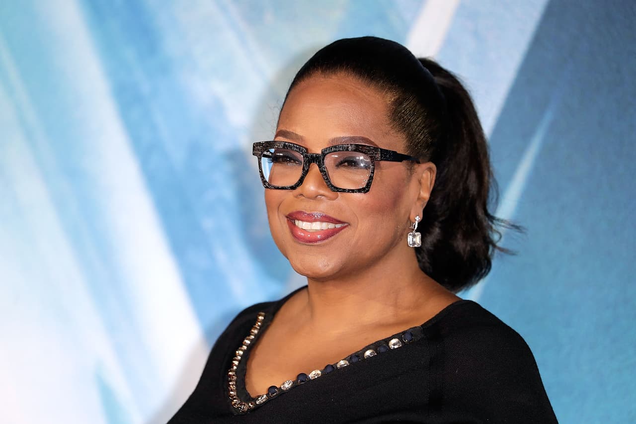 A sus nueve años, 
<b>Oprah Winfrey </b>ya había sido abusada sexualmente, a los 12 ya había pasado por un correccional y a los 14 abortó después de haber sido violada. Hasta los 19 fue que empezó como reportera en una estación de radio.