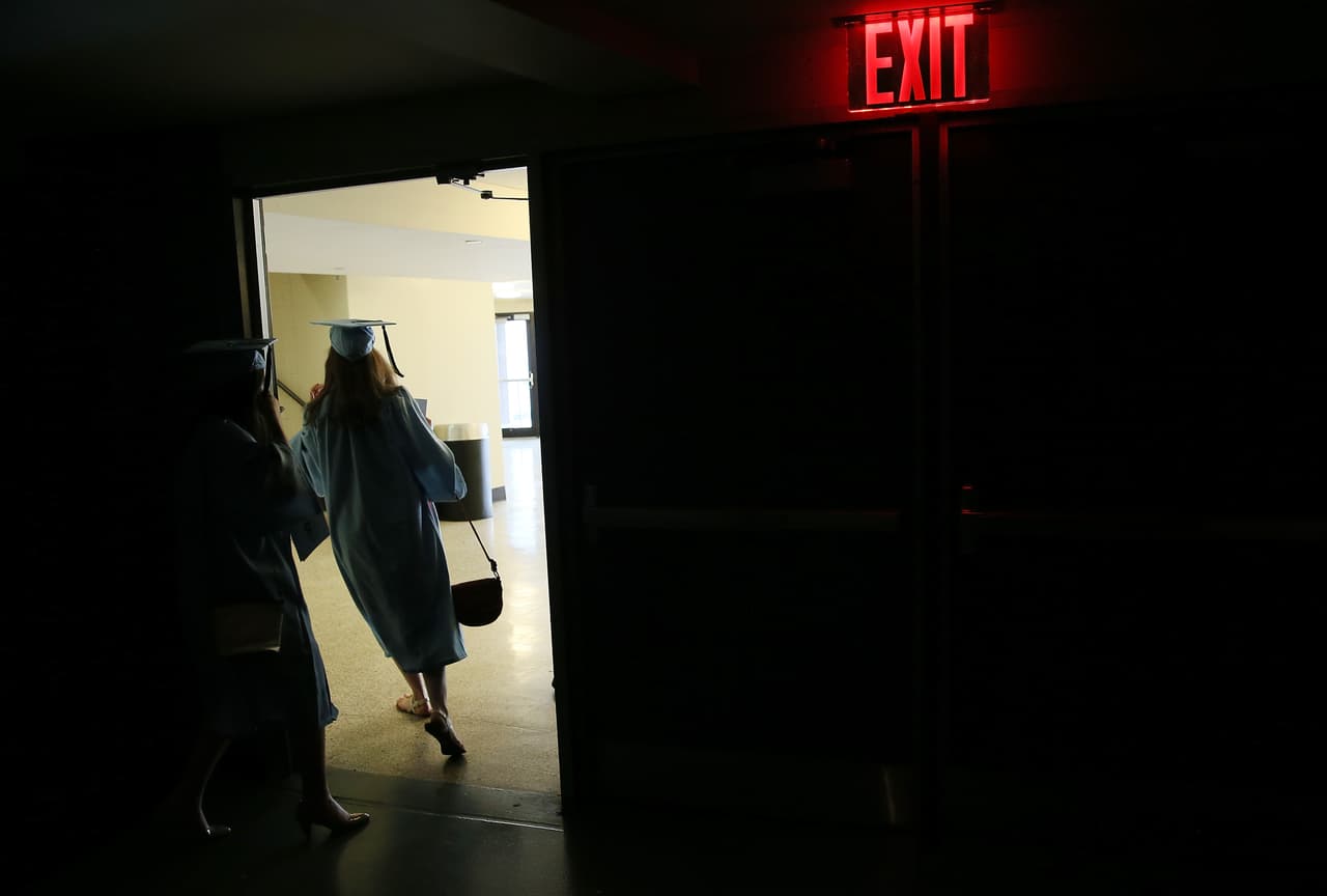 En NY la tasa de deserción entre hispanos y negros sigue siendo altísima