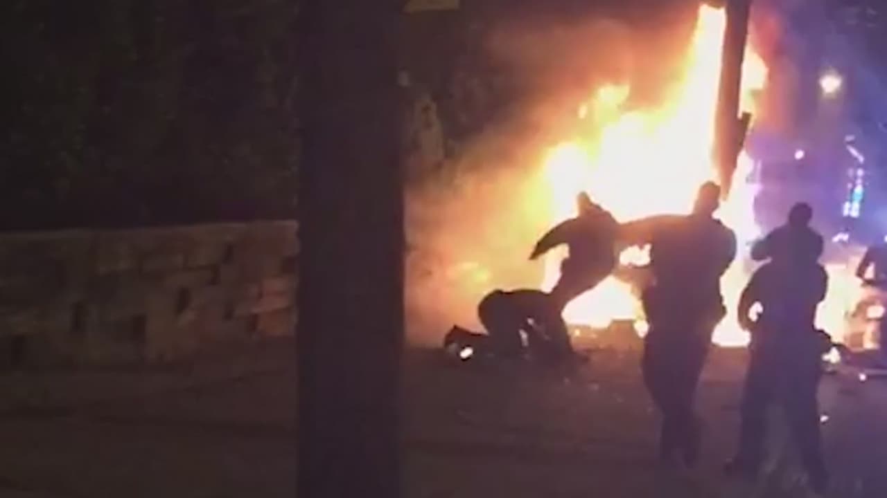 Lo que se sabe del hispano que fue pateado por la policía mientras ardía en llamas en Jersey City