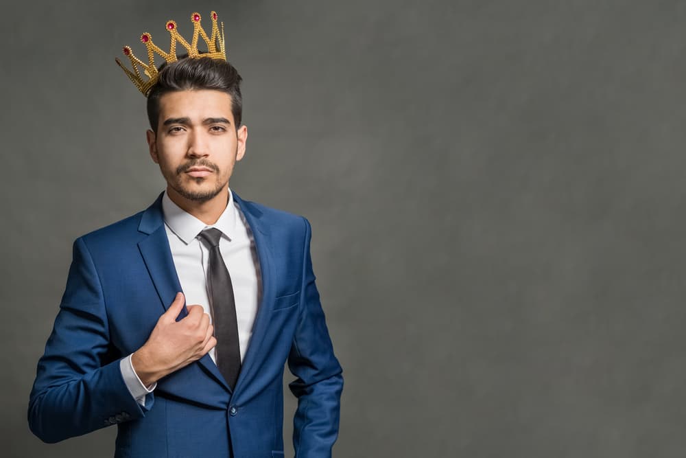 <b><u>Leo</u></b>
<br>
<u>Atiende tu imagen, tu proyección personal</u>
<br>El movimiento de Venus a tu signo el día 13, el mismo día de la conjunción de tu regente, el Sol, con la Luna, está abriéndote los ojos, Leo. Este tránsito planetario te indica la mejor manera de proyectar tu imagen. Tú eres espontáneo, generoso y magnánimo, te gusta compartir tus riquezas con todos, ser el que invita y pague en las fiestas, demostrar siempre tu buen corazón, pero sin percatarte, al hacerlo, y sin que sea tu propósito, puedes causar la impresión de ser arrogante, autosuficiente y soberbio, lo cual no es tu intención.
<br>