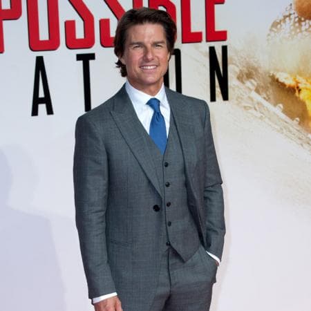 Tom Cruise es muy creyente en cuanto a estas cosas, además es un miembro activo de la Iglesia de la Cienciología. El actor cree que las almas alienígenas reencarnan en cuerpos humanos e incluso planeó construir un refugio de 11 millones de dólares para protegerse en caso de que hubiera una invasión.