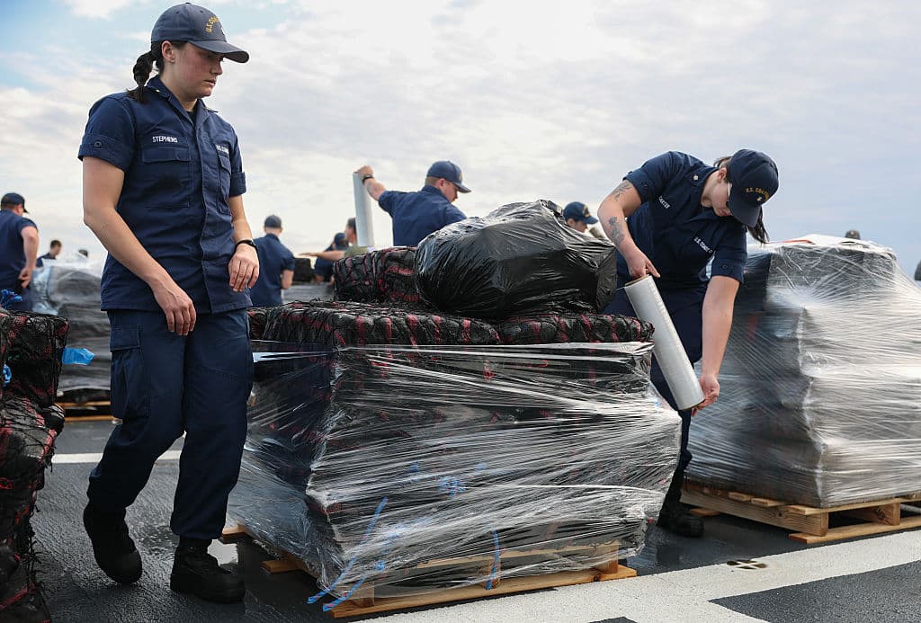 Además de la cocaína, las autoridades incautaron 17,980 kilos de marihuana.