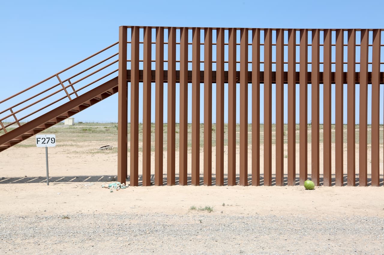 <b>El muro a 200 millas de la frontera. </b>La Academia tiene varias réplicas de la división que hay actualmente en un tercio de la frontera (barras, reja, etc) y donde los agentes realizan sus prácticas.