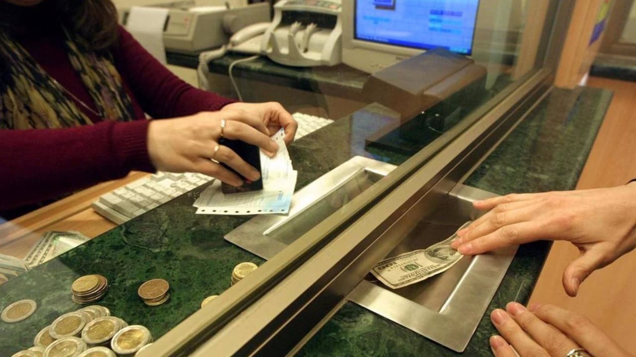 Desde el 1 de mayo comenzó a funcionar un sistema en Estados Unidos 
<b>para enviar remesas a México a bajo costo </b>que solo requiere que tanto remitente como destinatario tengan una tarjeta compatible con Broxel, que está avalada por una institución financiera del gobierno mexicano.