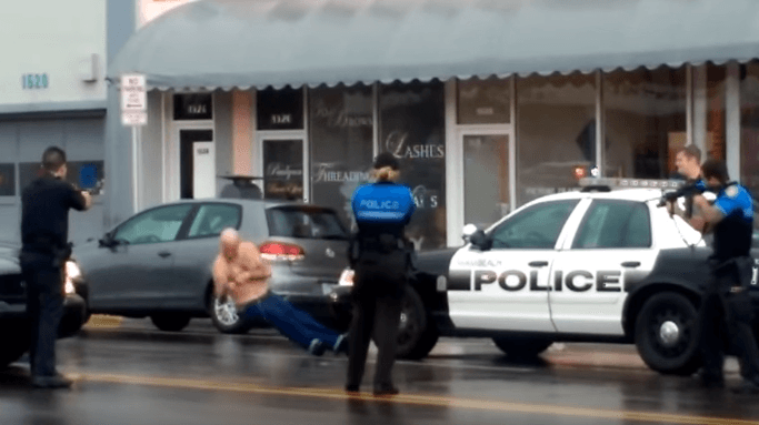 Video capta muerte de asaltante en Miami beach