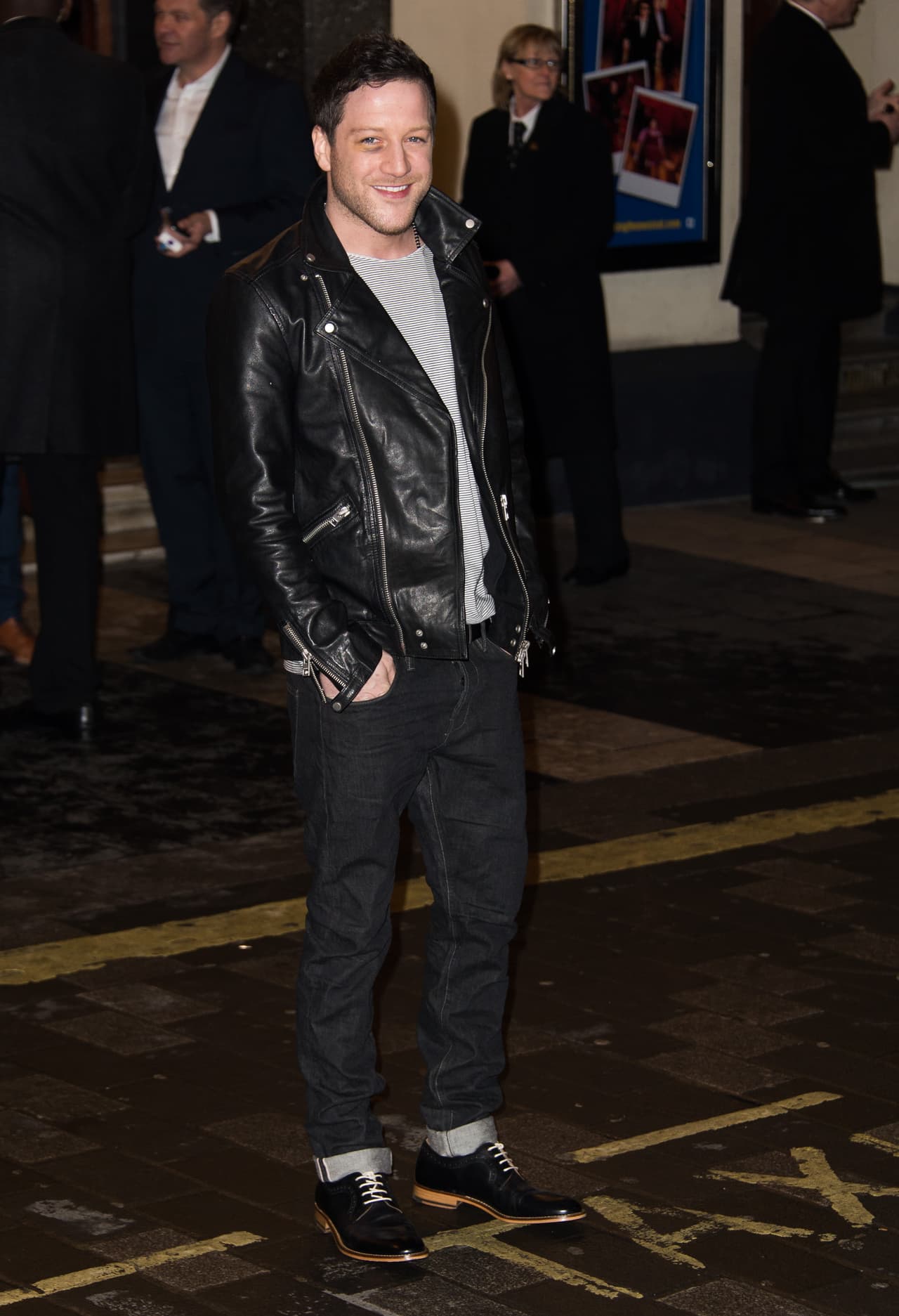 The Sun afirma, a través de sus fuentes, que tanto la hoy 
<b><a href="https://www.univision.com/famosos/amigos-de-meghan-markle-revelan-sus-mas-intimos-secretos-y-hablan-sobre-su-nueva-etapa-como-madre-fotos">duquesa de Sussex</a></b> como Matt Cardle comenzaron a 
<b>escribirse a través de Internet</b>, meses antes de que ella conociera al príncipe Harry, aunque no especifica por cuánto tiempo lo hicieron.