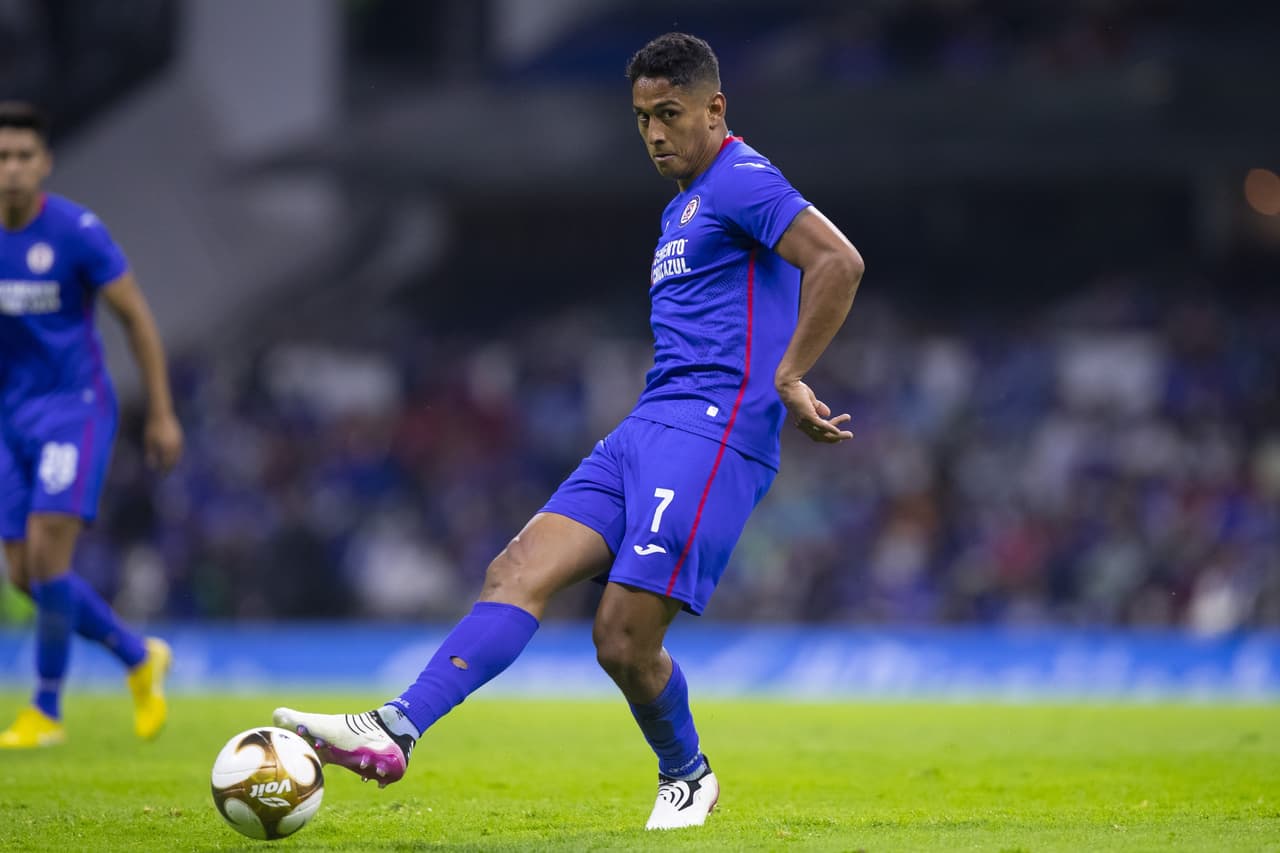 Hasta que Luis Romo se animó hacia el frente y encontró lo que buscaba a 10 minutos del final: una falta en el área para conceder el penalti.