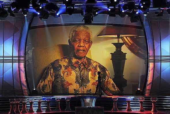 El ex presidente Nelson Mandela dio la bienvenida al mundo con un emotivo mensaje.
