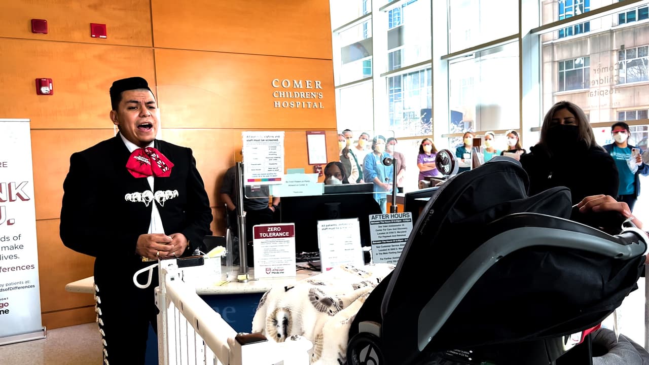 Fue un emotivo momento para celebrar que dieron de alta al pequeño.