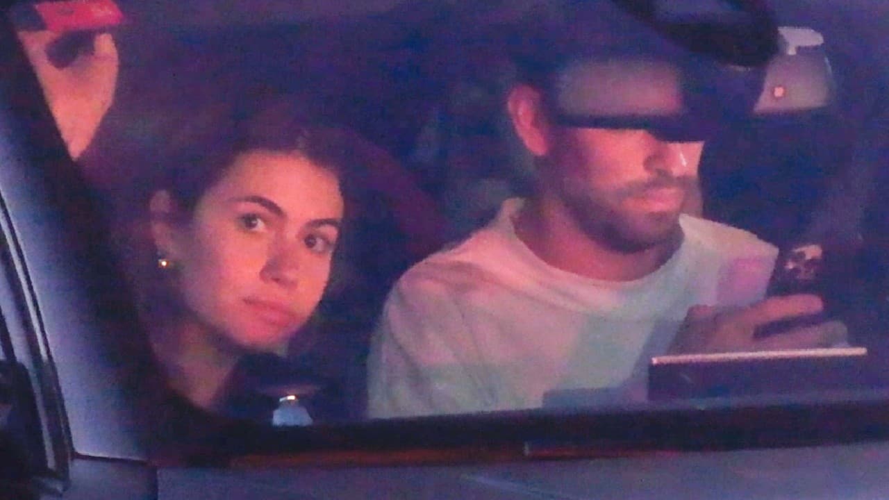 La reacción de Clara Chía al descubrir que un paparazzo la observa cuando está con Piqué