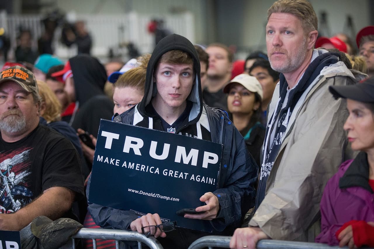 El voto de la rabia que persiguen Sanders y Trump