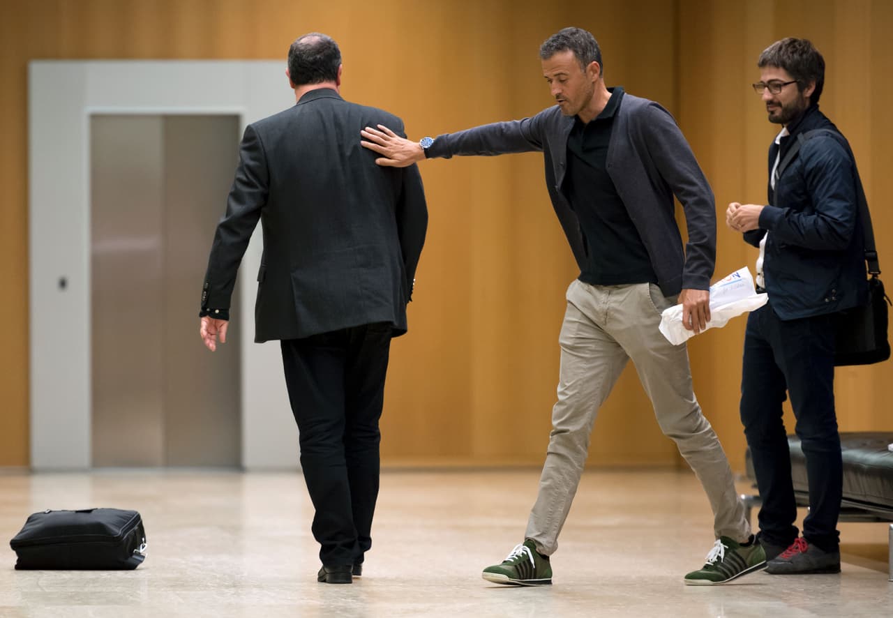 Luis Enrique nunca fue considerado para estas reuniones durante sus etapas en la Roma y el Celta de Vigo. Haber dirigido al Barcelona aumenta el caché y la pompa.