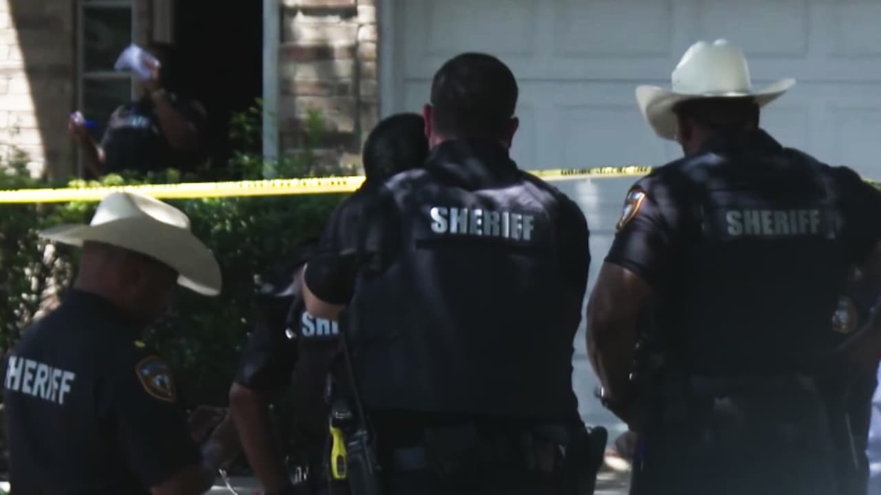 Un padre muere apuñalado en una vivienda del noroeste del condado Harris: su hijo fue detenido