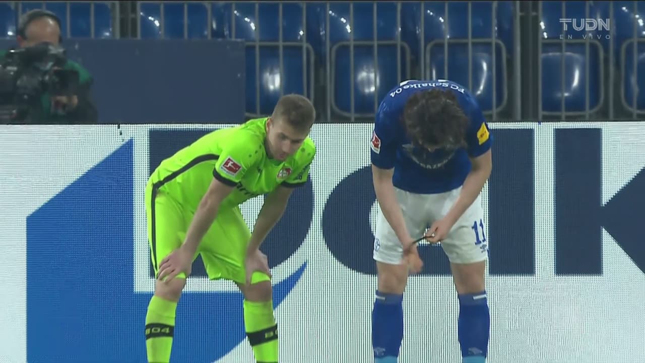 ¡Atajadón de Hradecky! Lucas le roba el triunfo al Schalke en el último minuto