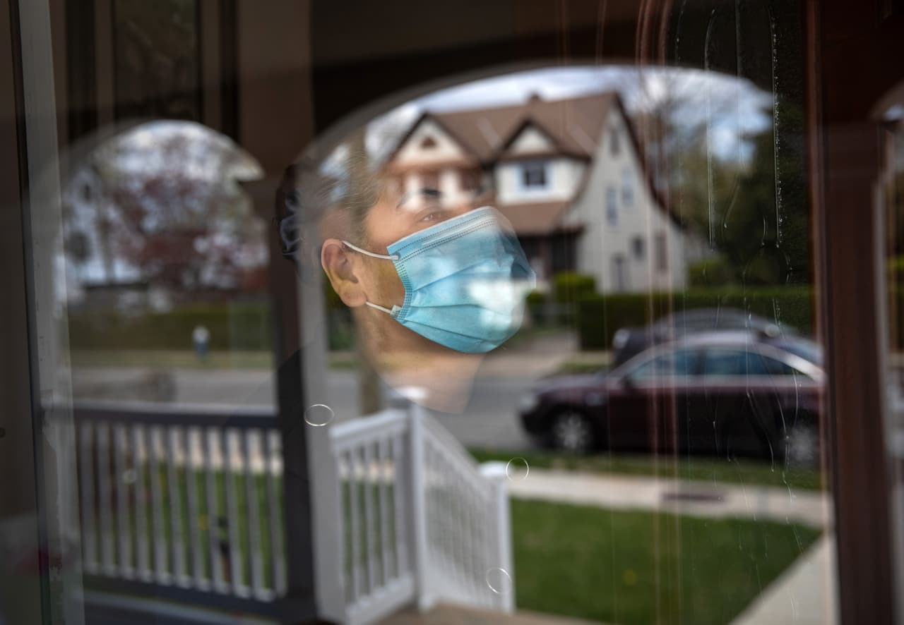 Si te has sentido ansioso, confundido o frustrado, te aseguramos que no estás solo o sola. Te felicitamos por llegar hasta este punto y te recordamos que hay una 
<b><a href="https://www.univision.com/local/los-angeles-kmex/los-10-numeros-telefonicos-o-paginas-web-que-debes-tener-a-mano-durante-la-pandemia-de-coronavirus-fotos">red de apoyo</a></b> por si quieres hablar de c´omo te sientes con alguién.