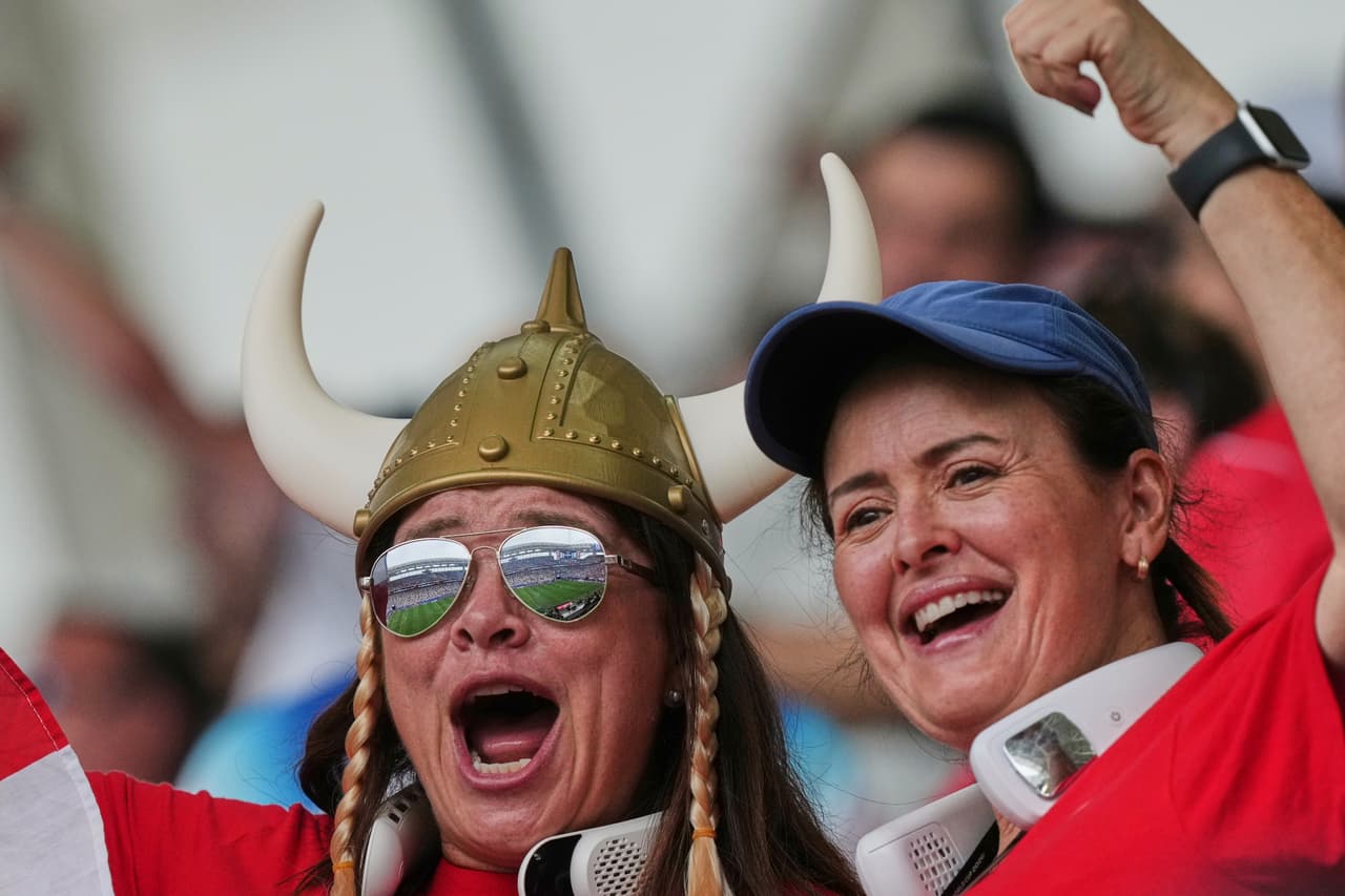 Aficionados noruegos vitorean a su equipo durante el partido de cuartos de final de la Copa Mundial de Fútbol entre Noruega e Inglaterra en Miami Gardens, Florida, el sábado 11 de julio de 2026.