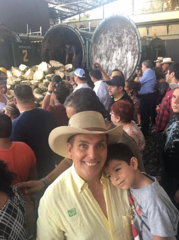 "Pues es que me da mucha vergüenza", mencionó sobre la posibilidad de si le gustaría dedicarse a bailar o cantar como lo hizo Xavier Ortiz.
<br>