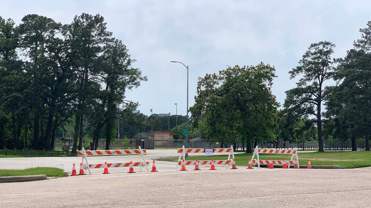 Las autoridades de la ciudad de Houston y el condado Harris esperan que la gente respete las medidas implementadas en los parques públicos del sur de Texas y se queden en casa.