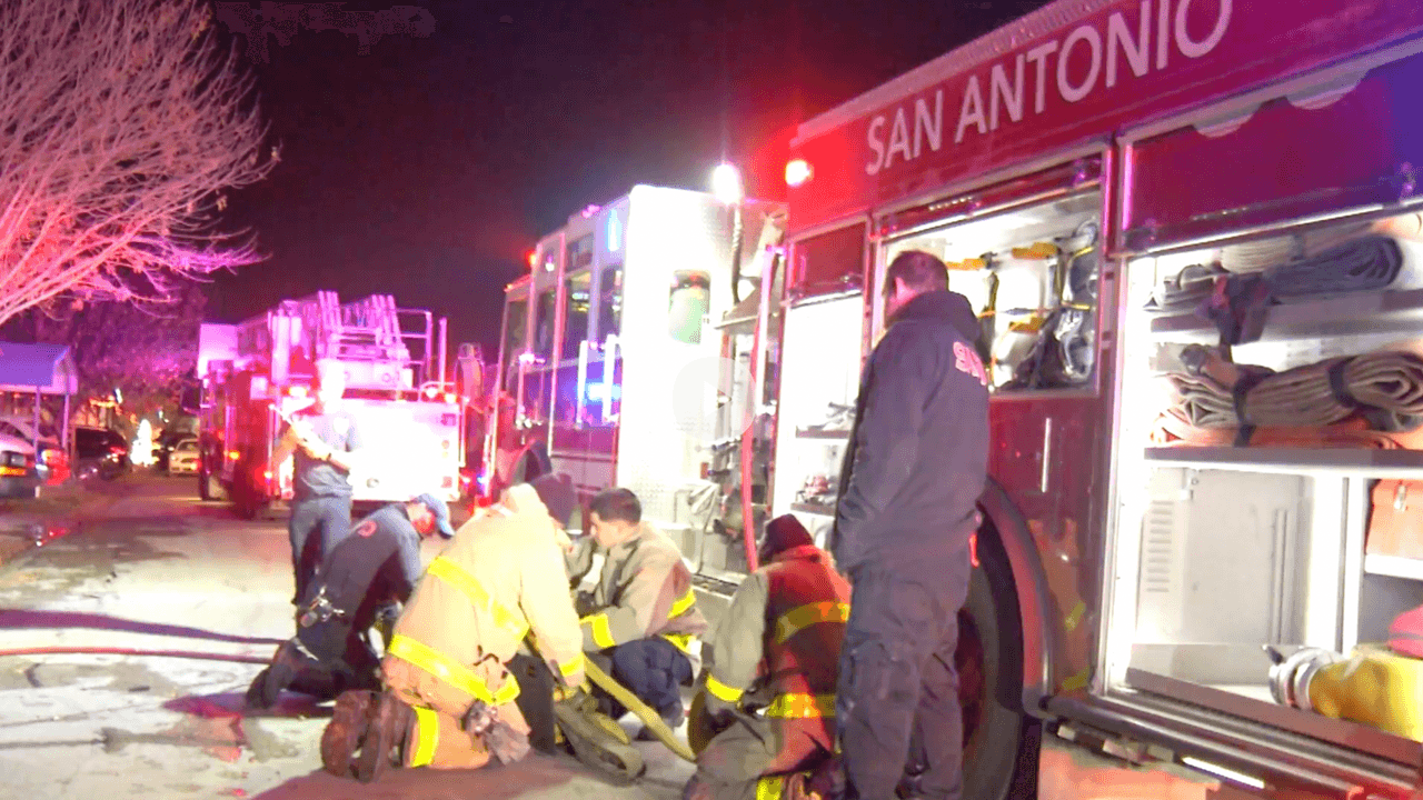 Pareja se da cuenta de un incendio en su casa móvil y logra escapar