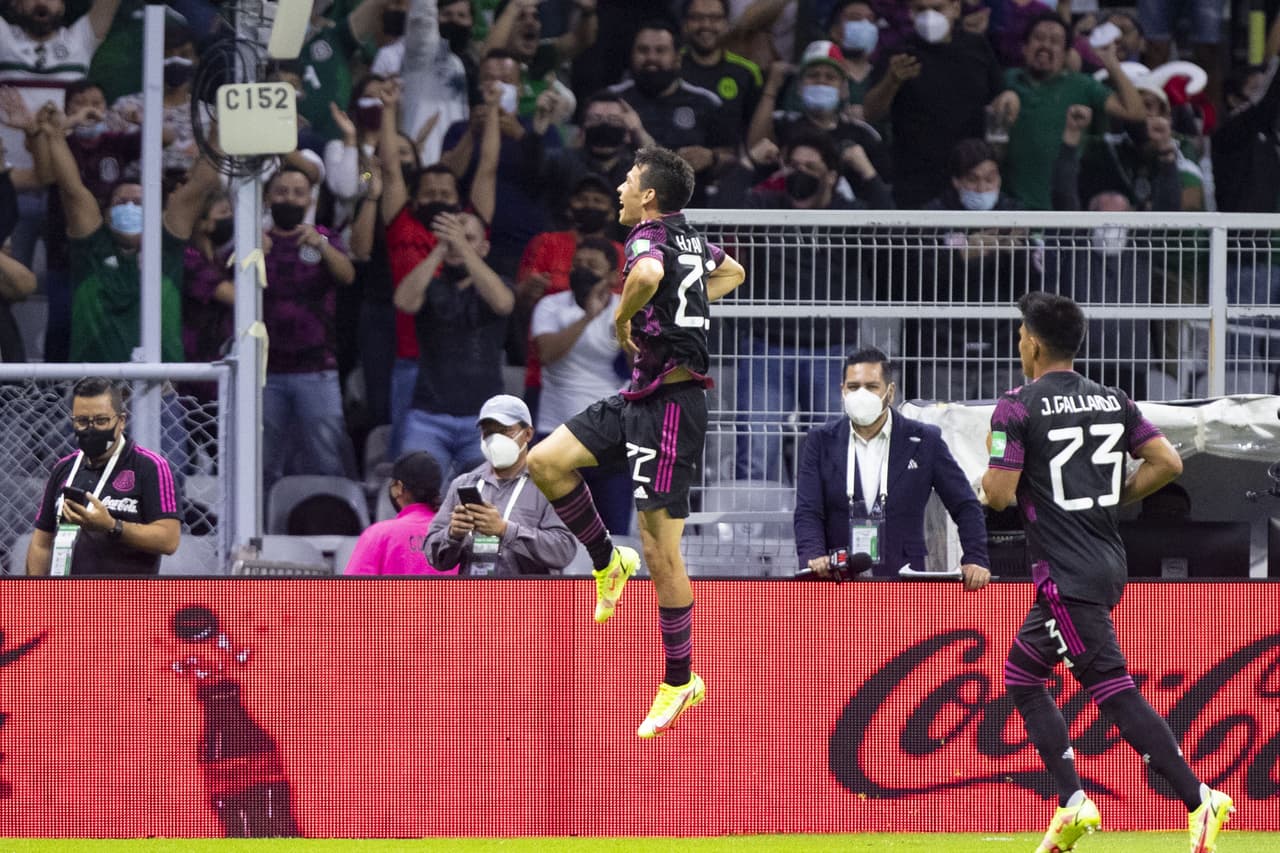 Lozano respondió a la ovación del público.